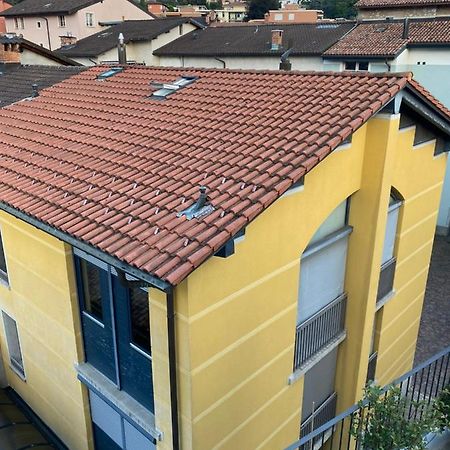 Yellow House Guest House Mendrisio Esterno foto