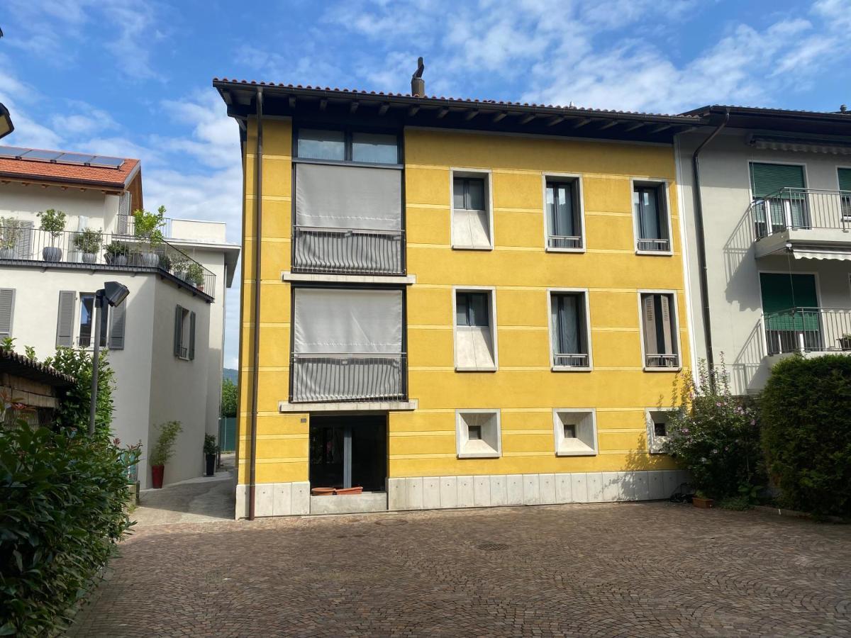 Yellow House Guest House Mendrisio Esterno foto